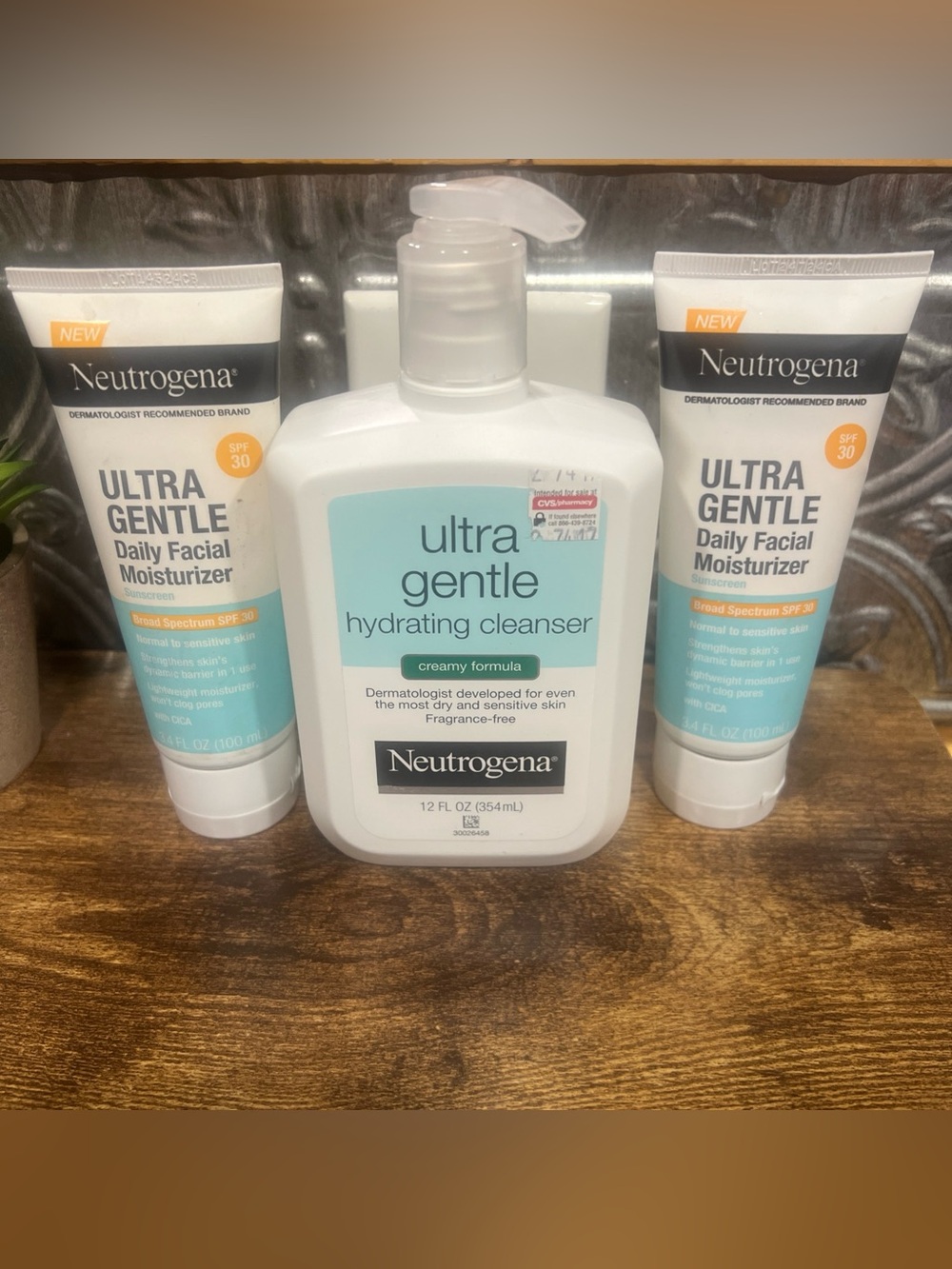 Neutrogena Ultra Gentle Hydrating Cleanser CREAMY 12oz + 2 SPF 30 Moisturizers